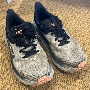 Woman’s hoka challenger atr 7 size 6.5